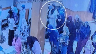 Başörtü takıp camide kadınların arasında namaz kılarak taciz iddiası