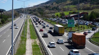 Bayram göçü sürüyor: Trafik durma noktasına kadar geliyor