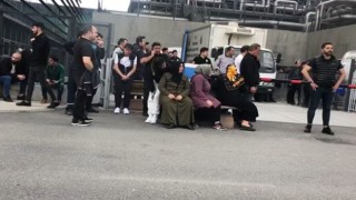 Beşiktaştaki yangında ölenlerin yakınları hastane önünde bekliyor