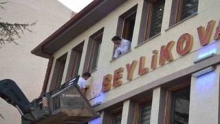 Beylikova Belediyesi tabelasına T.C. ibaresi eklendi