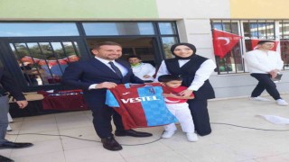 Birhan Emre Yazıcıdan özel eğitimli çocuklara anlamlı hediye