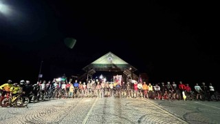 Bisiklet tutkunları iftar sonrası Uludağa pedal çevirdi
