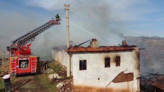 Burdurda sobadan çıkan yangında ev küle döndü