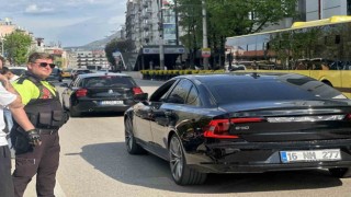 Bursada yolun karşısına geçmek isteyen yayalara motosiklet çarptı
