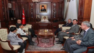 Bursanın çocuk valisi makamına oturdu