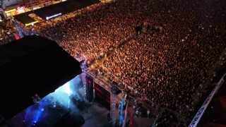 Büyükşehir, 23 Nisanı binlerce kişinin katıldığı konserle kutladı