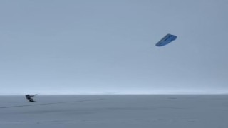 Buz tutan Çıldır Gölünde sörf heyecanı