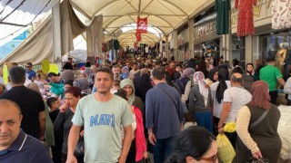 Çarşı ve sokaklarda bayram yoğunluğu