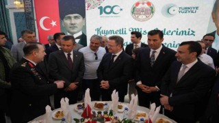 CHP Genel Başkanı Özel Manisada bayramlaşma törenine katıldı