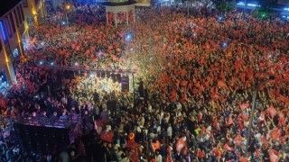 CHPde Ahmet Akın, seçim zaferini kutladı