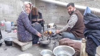 Çırak bulamayınca, işi hanımına öğretti, şimdi zamanla yarışıyorlar