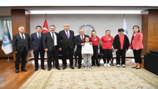 Çocuk başkan büyükşehir koltuğuna oturdu, Çanakkale gezisi talimatı verdi