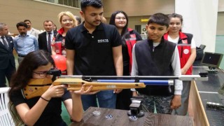 Çocuklar ilk defa havalı tüfekle atış yaptı, körling oynadı