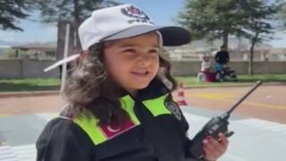 Çocuklar trafik polisi oldu, denetimlere katıldı