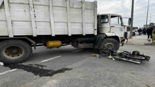 Çöp kamyonu ile motosiklet çarpıştı: 1 ağır yaralı