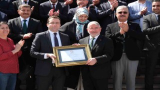 Çorum Belediye Başkan Aşgın mazbatasını aldı