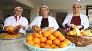 Dalında kalan narenciyeler afetzede kadınların elinde reçele dönüşüyor