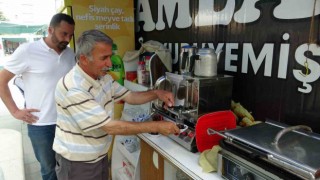 Depremzede baba oğulun konteynerde ekmek mücadelesi