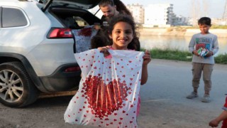 Ogün Abi Derneği bayram öncesi çocukları sevindirdi