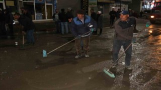 Diyadinde caddeler tazyikli su ile yıkandı