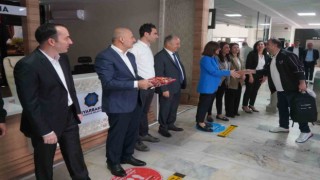 Diyarbakır Büyükşehir Belediye Başkanı Bucak, personeli karşıladı