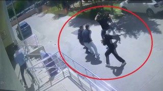 Diyarbakırda adliye çıkarılan şüphelilere bıçaklı saldırı girişimi güvenlik kamerasına yansıdı