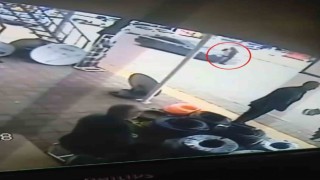 Diyarbakırda otomobilin yayaya çarptığı kaza güvenlik kamerasında
