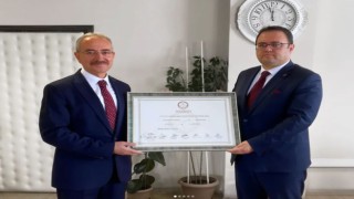 Çarşamba Belediye Başkanı Hüseyin Dündar, mazbatasını aldı