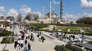 Edirneye turist akını: Adım atacak yer kalmadı