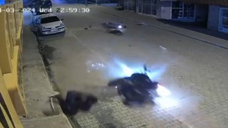 Ehliyetsiz motosikletlilerin kazasında iki sürücü yaralandı