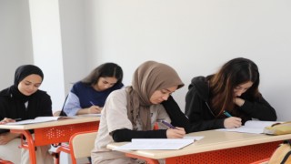 Elazığ Belediyesi, “O sene, bu sene” sloganı ile Elazığspor temalı YKS deneme sınavı gerçekleştirdi