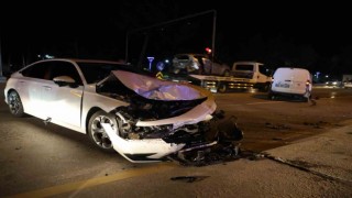 Elazığda hafif ticari araç ile otomobil çarpıştı: 1 yaralı