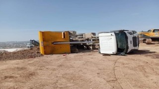 Elazığda kamyon devrildi: 1 yaralı