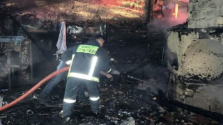 Emette depo ve fırın olarak kullanılan binada çıkan yangın korkuttu