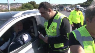 Emniyetli Hayat Derneği tarafından trafikteki sürücülere farkındanlık etkinliği düzenlendi