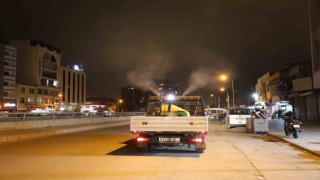 Enkaz kentte haşere ile mücadelede ilaçlama sürüyor