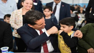 Esenyurt Belediye Başkanı Özer, iftar programında vatandaşlarla bir araya geldi