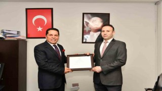 Esenyurt Belediye Başkanı Prof. Dr. Ahmet Özer mazbatasını aldı