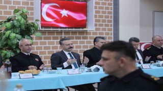 Eskişehir Valisi jandarma ekipleriyle iftar yaptı