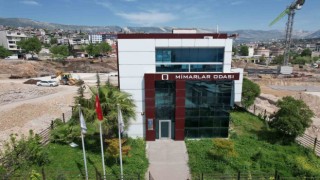 Kahramanmaraş'ta ayakta kalan bu bina simge oldu