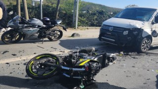 Eyüpsultanda minibüs ile motosiklet çarpıştı: 2 ölü