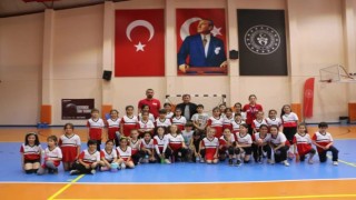 Fabrika Voleybola ilgi büyük