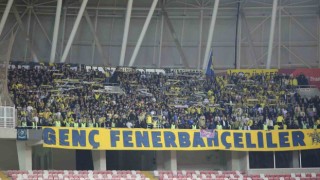 Fenerbahçeli taraftarlar takımını yalnız bırakmadı