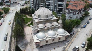 Fırtınada bir minaresi devrilen caminin diğer minaresinin kontrollü yıkımı tamamlandı