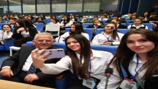 Genç dostu başkan, öğrencilere TBMM gezisi sözü verdi