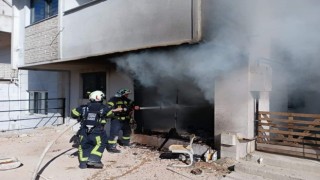 Giriş katındaki dairede çıkan yangın paniğe neden oldu