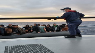 Göçmen botu, batma tehlikesi geçirdi