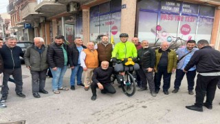 Hac vazifesini yerine getirmek için Kuzey Makedonyadan bisikletle yola çıktılar