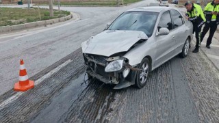 Hafif ticari araç ve otomobil çarpıştı: 5 yaralı