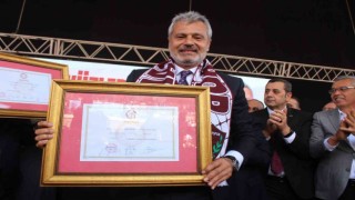 Hatay Büyükşehir Belediye Başkanı Öntürk: “Artık siyaset bitti şimdi millete hizmet zamanı”